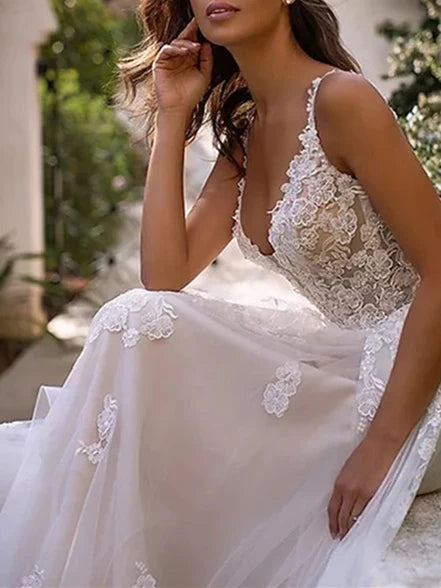 Wholesale A-Line/Princess Sweetheart Wedding Dress Spaghetti Straps With Appliques